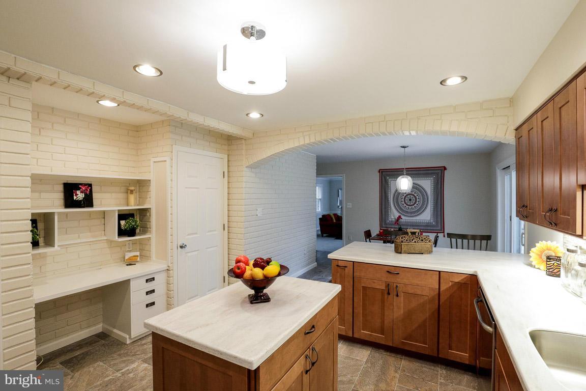 7366 Clifton Road Clifton, VA 20124 - Photo 9 of 30 Kitchen