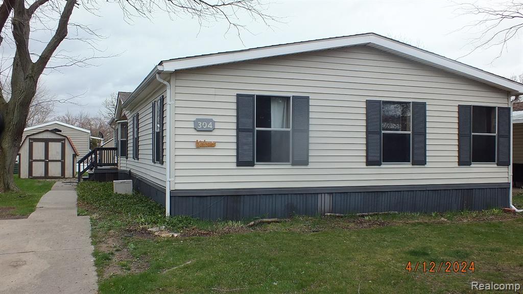 304 Lochness Temperance, MI 48182 - Photo 2 of 21