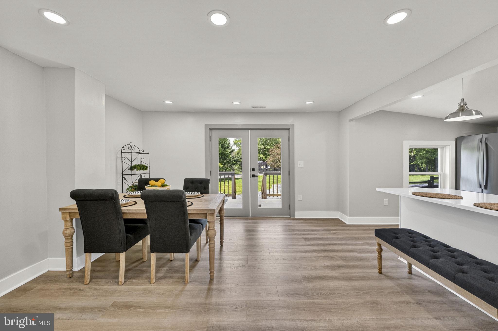 33960 Welbourne Road Upperville, VA 20184 - Photo 7 of 43 Bright and airy dining space awaits.