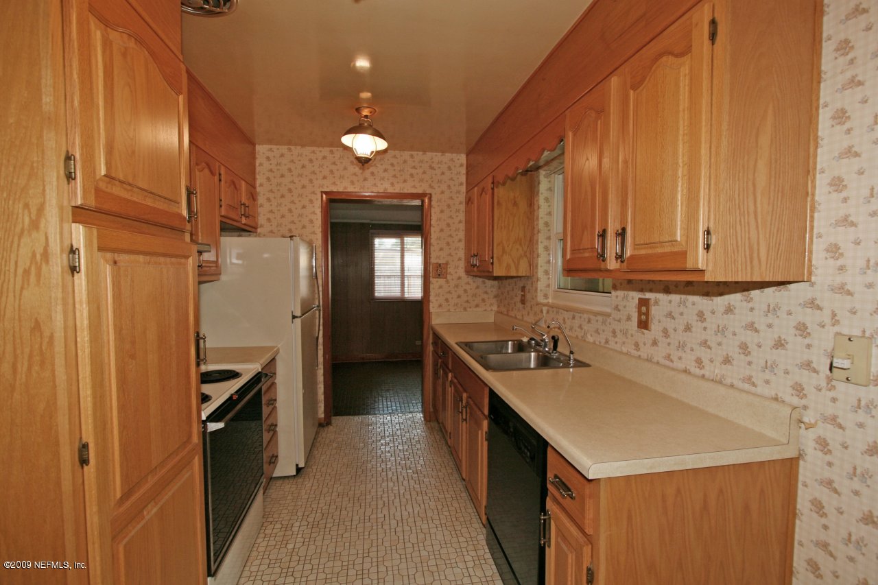4603 Ruckner Road Jacksonville, FL 32207 - Photo 3 of 11 a kitchen that has a sink and a stove