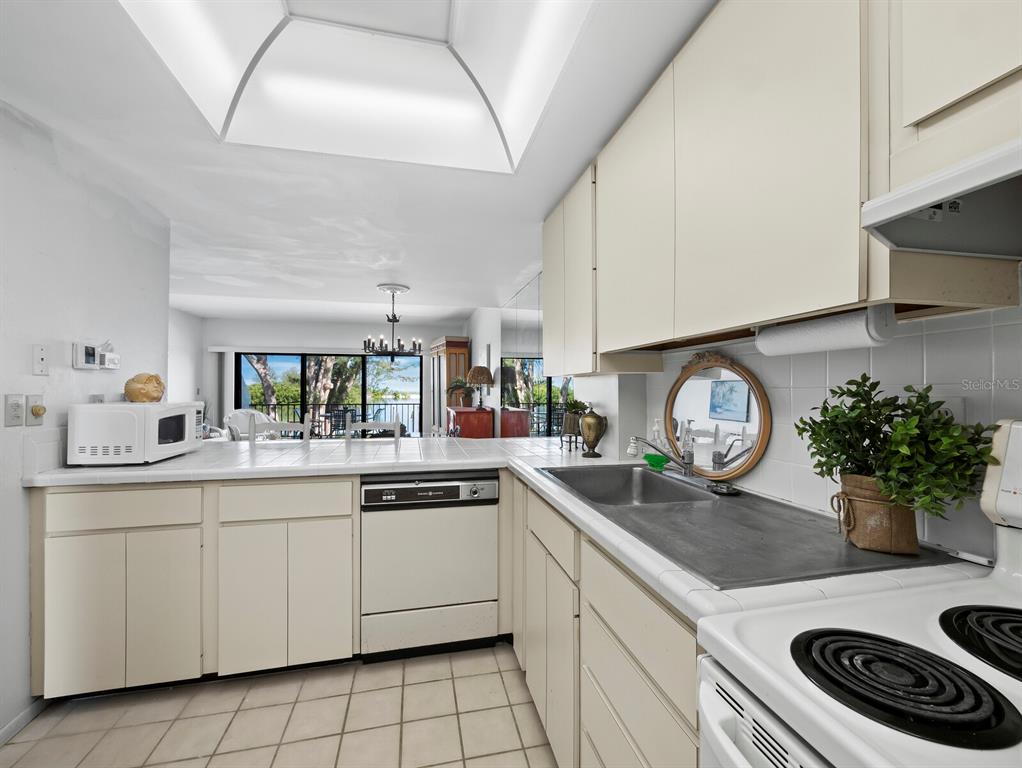 490 North Shore Road, Unit 6 Longboat Key, FL 34228 - Photo 19 of 67