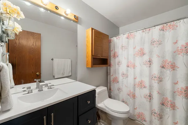 $340,000 | 6812 Wainwright Drive, Woodridge, IL 60517