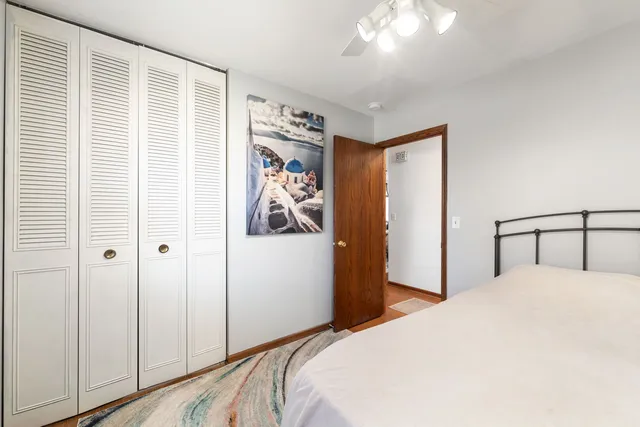 $340,000 | 6812 Wainwright Drive, Woodridge, IL 60517