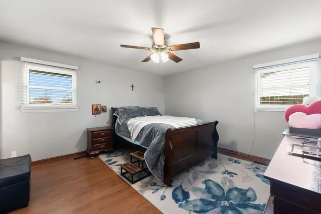 $340,000 | 6812 Wainwright Drive, Woodridge, IL 60517