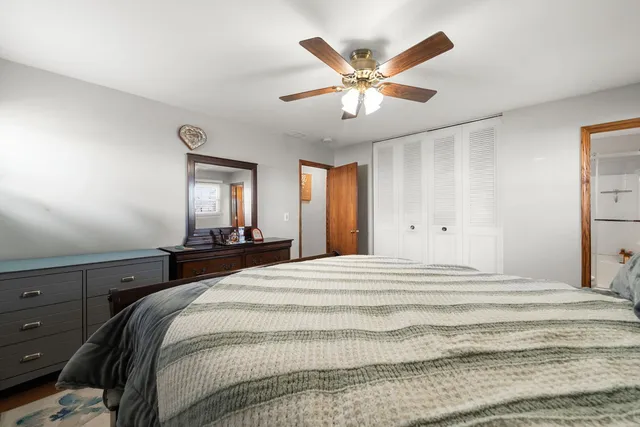 $340,000 | 6812 Wainwright Drive, Woodridge, IL 60517