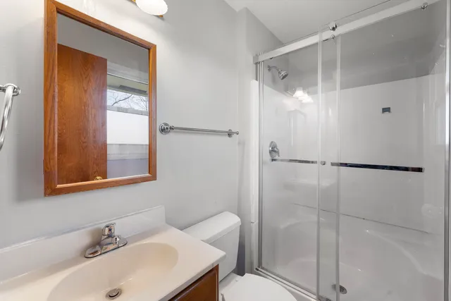 $340,000 | 6812 Wainwright Drive, Woodridge, IL 60517