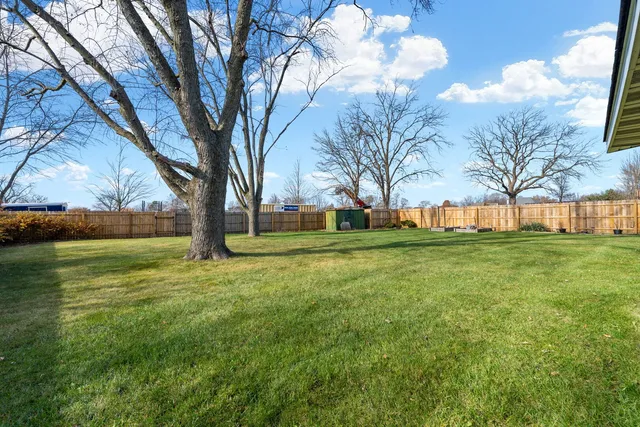 $340,000 | 6812 Wainwright Drive, Woodridge, IL 60517