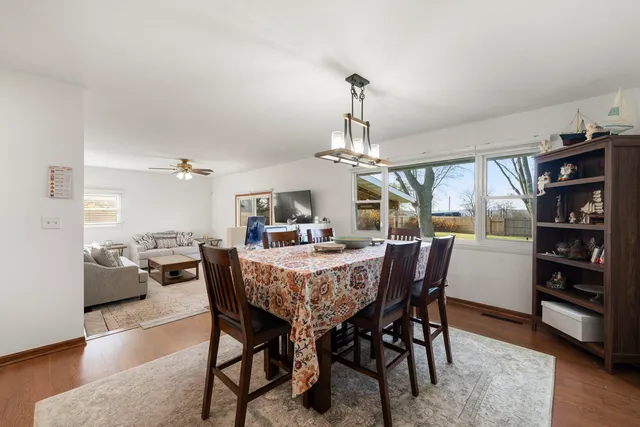 $340,000 | 6812 Wainwright Drive, Woodridge, IL 60517