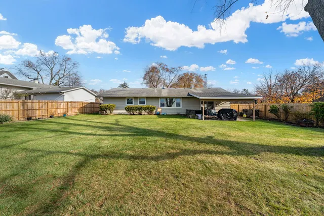 $340,000 | 6812 Wainwright Drive, Woodridge, IL 60517