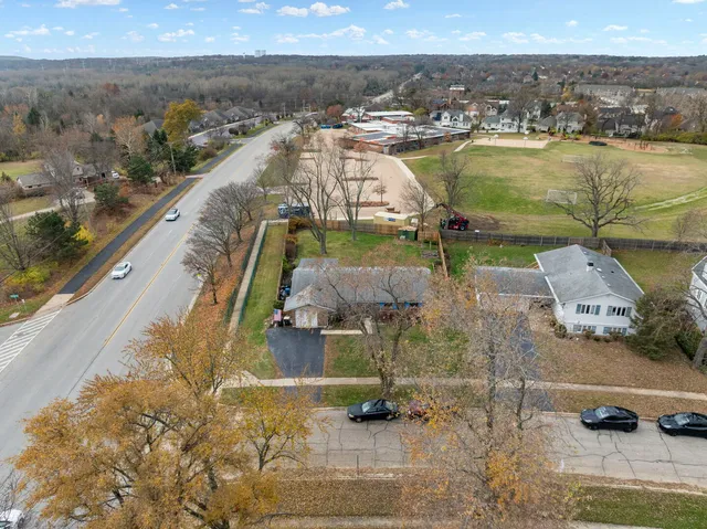 $340,000 | 6812 Wainwright Drive, Woodridge, IL 60517