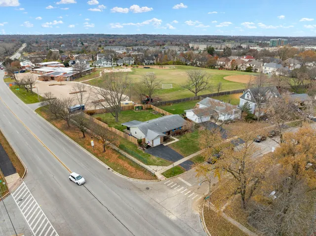 $340,000 | 6812 Wainwright Drive, Woodridge, IL 60517