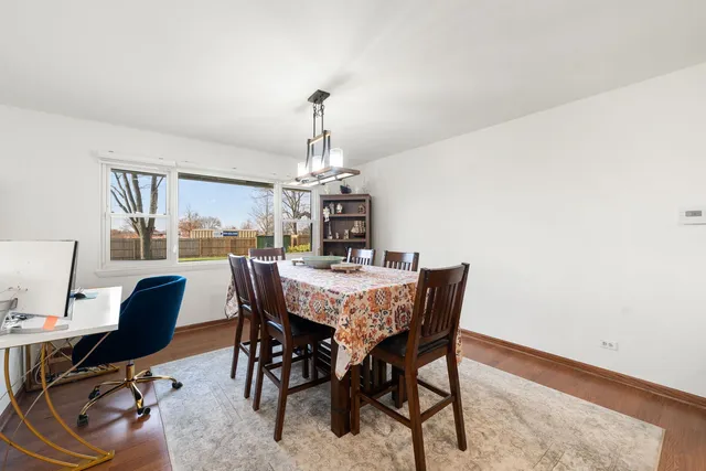 $340,000 | 6812 Wainwright Drive, Woodridge, IL 60517