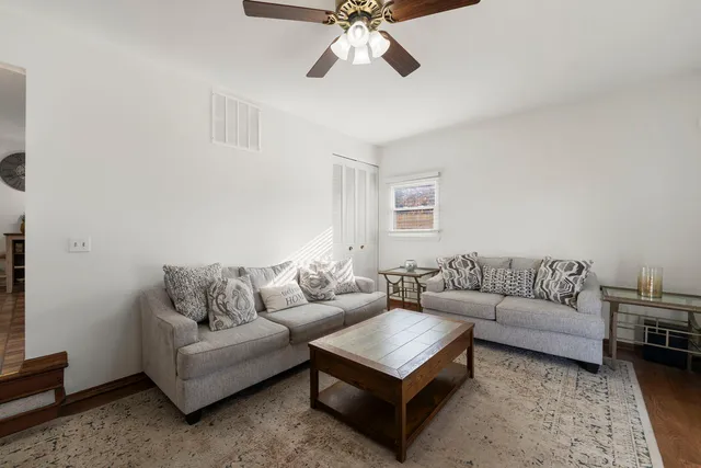 $340,000 | 6812 Wainwright Drive, Woodridge, IL 60517