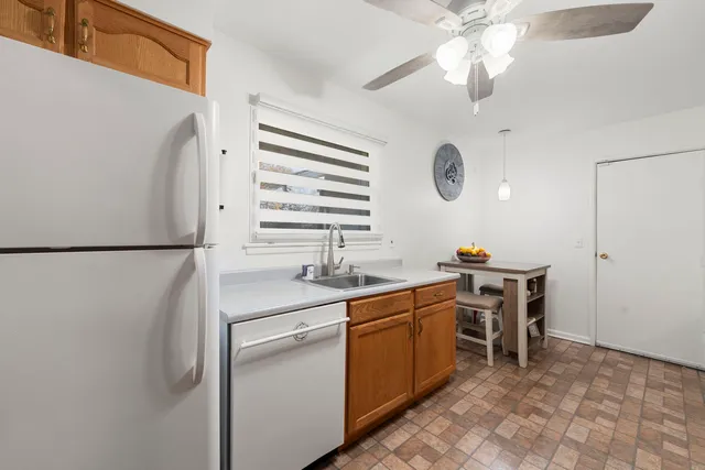 $340,000 | 6812 Wainwright Drive, Woodridge, IL 60517