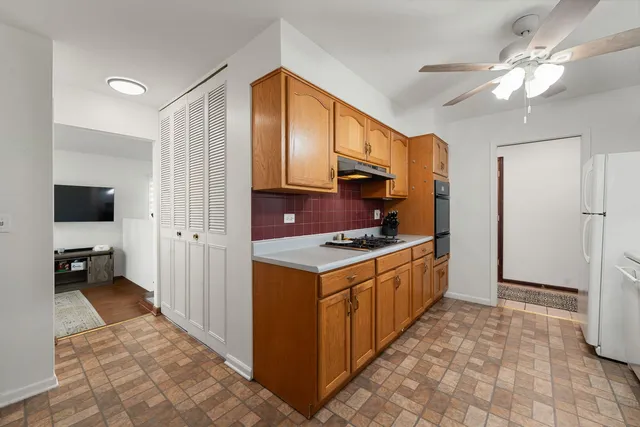 $340,000 | 6812 Wainwright Drive, Woodridge, IL 60517