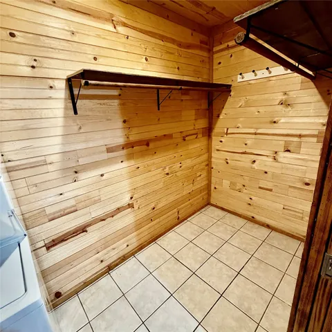 a view of walk in closet