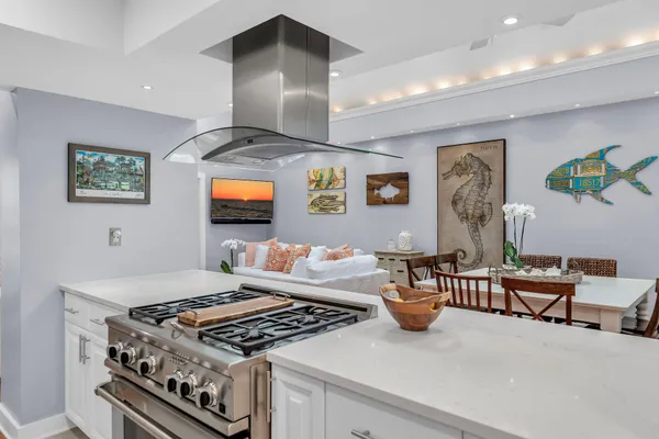 $10,000 | 717 Southard Street, Key West, FL 33040
