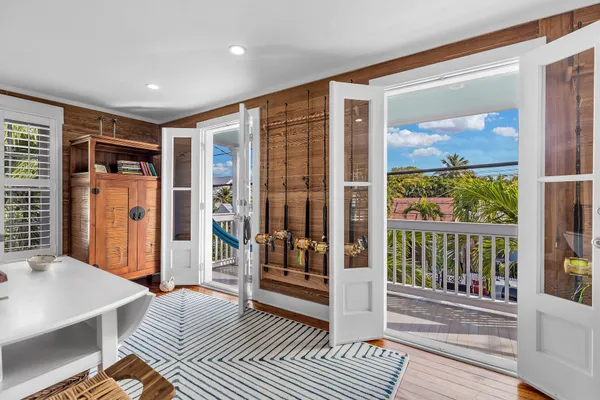 $10,000 | 717 Southard Street, Key West, FL 33040