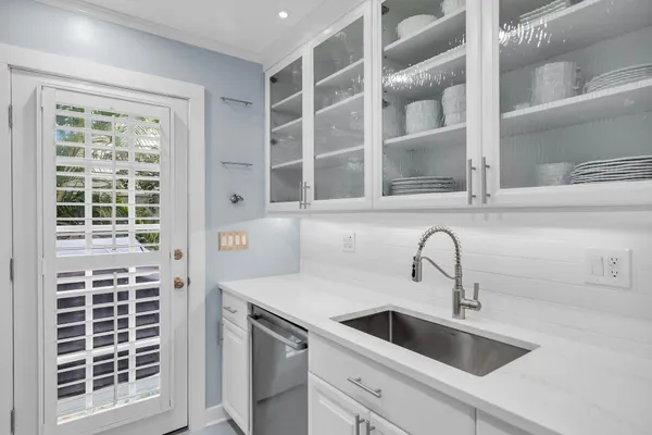 $10,000 | 717 Southard Street, Key West, FL 33040