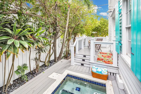 $10,000 | 717 Southard Street, Key West, FL 33040
