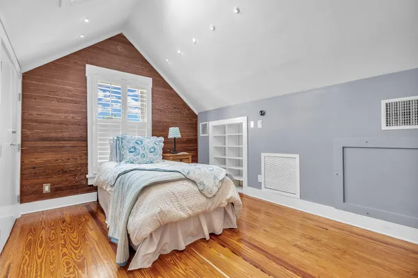 $10,000 | 717 Southard Street, Key West, FL 33040