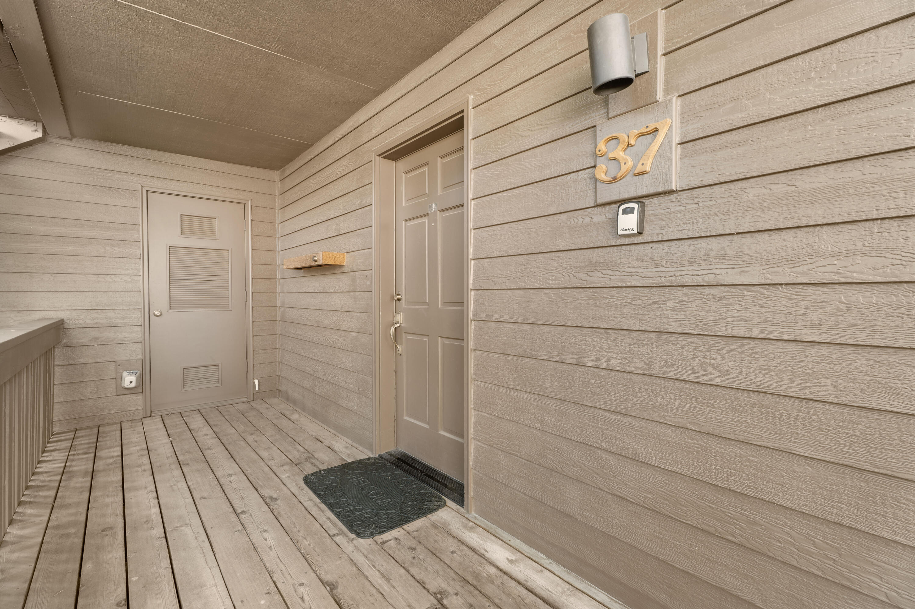 57387 Beaver Ridge Loop, Unit 37 Sunriver, OR 97707 - Photo 2 of 27 22-Entry