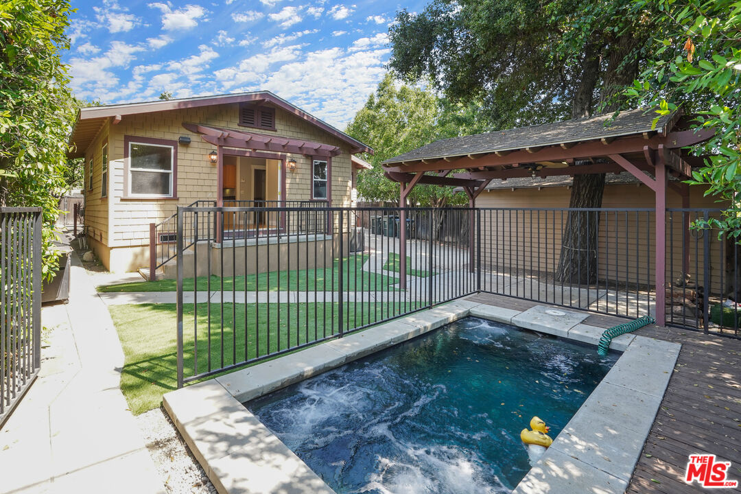 910 Bell Street Pasadena, CA 91104 - Photo 12 of 32 a front view of a house with a garden