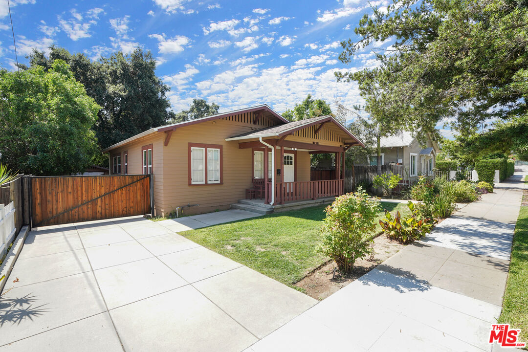 910 Bell Street Pasadena, CA 91104 - Photo 2 of 32 a front view of a house with a garden