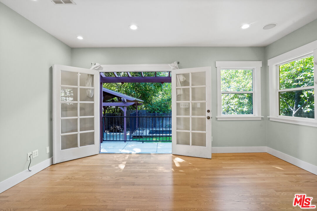 910 Bell Street Pasadena, CA 91104 - Photo 10 of 32 an empty room with windows and cabinet