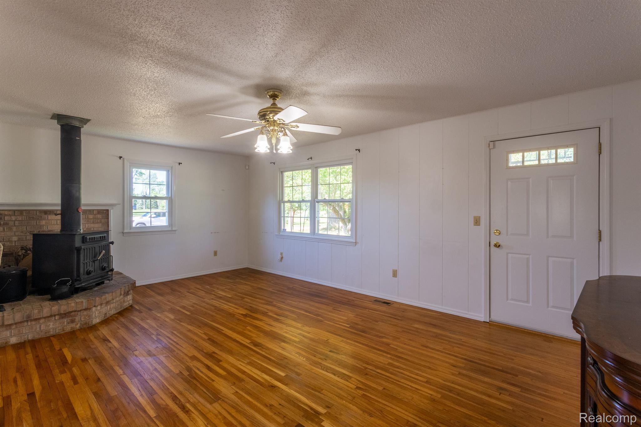 15146 Hogan Road Linden, MI 48451 - Photo 3 of 46