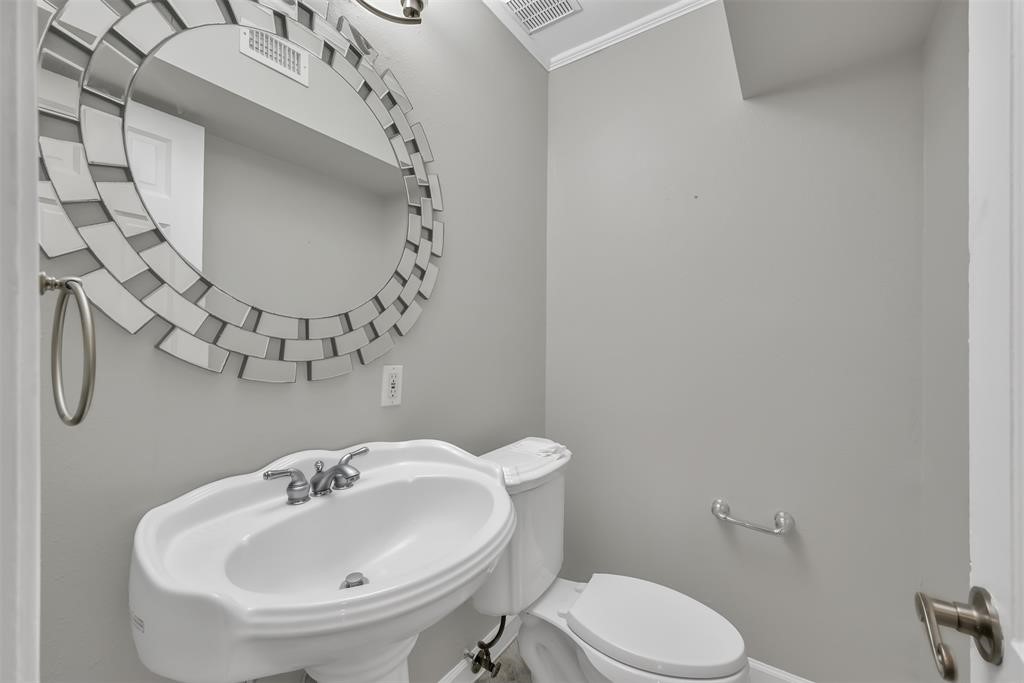 3215 Milburn Street Houston, TX 77021 - Photo 22 of 34 One of two full sized bathrooms in the home.