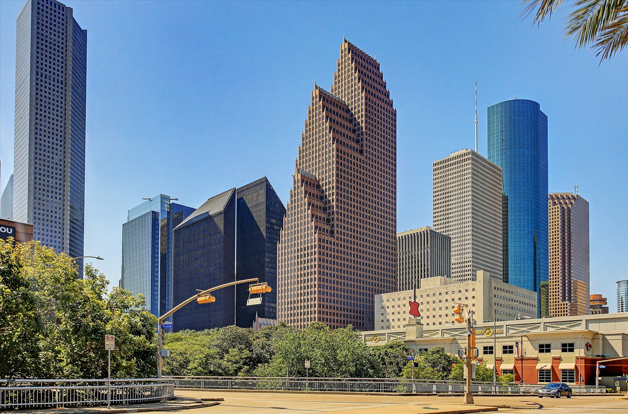 3215 Milburn Street Houston, TX 77021 - Photo 31 of 34 Property is located minutes away from Houston hotspots such as Hermann Park, Downtown, Emancipation Park, and the Medical Center ( which can be seen from the front door)