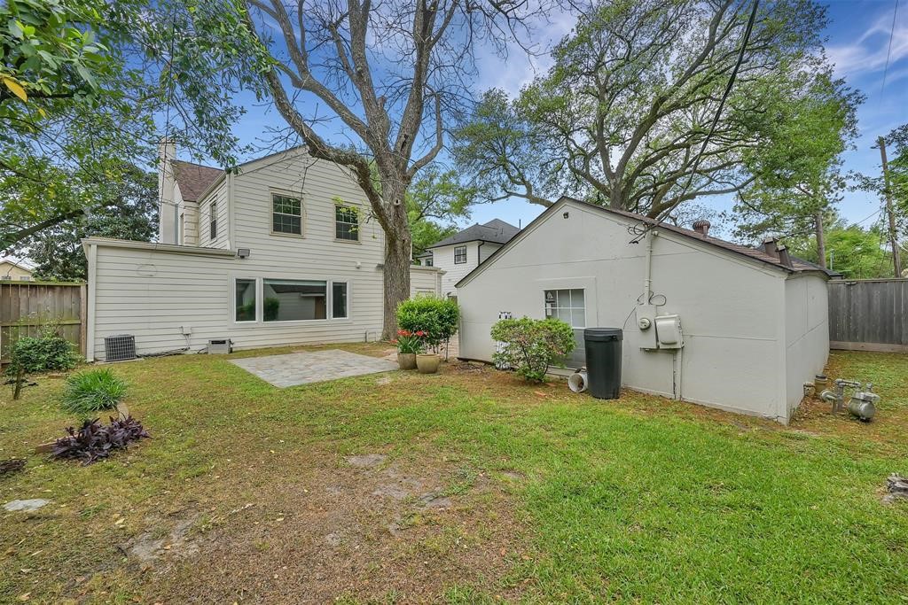 3215 Milburn Street Houston, TX 77021 - Photo 4 of 34 Current backyard with plenty of space for a pool, pets, and play.