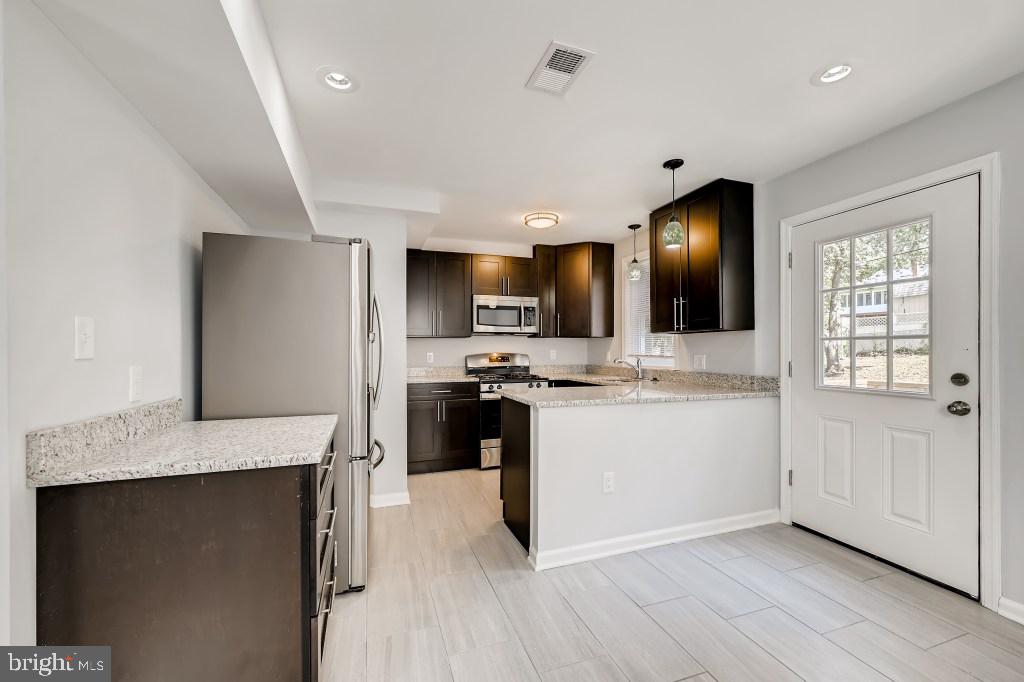 821 Templecliff Road Baltimore, MD 21208 - Photo 3 of 30 Kitchen