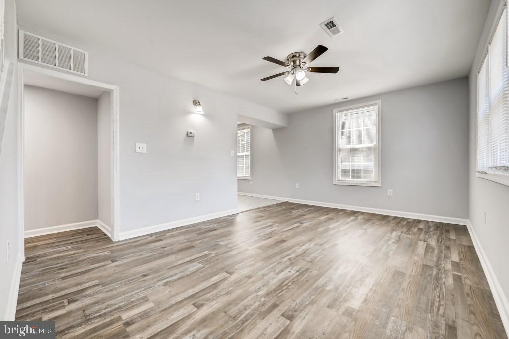 821 Templecliff Road Baltimore, MD 21208 - Photo 10 of 30 Living Room