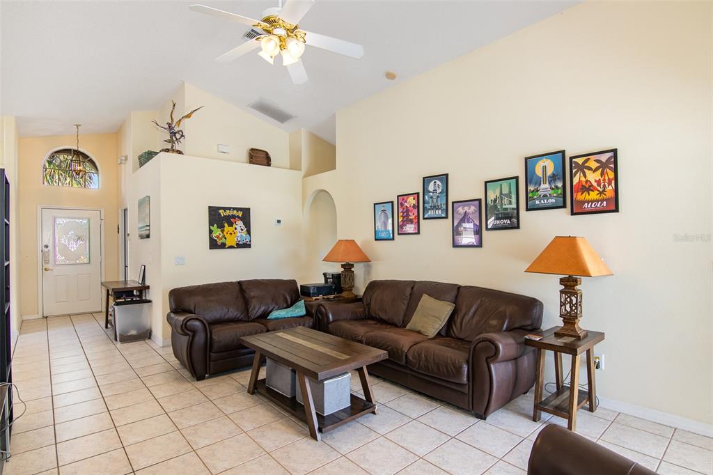 2639 Oneida Loop Kissimmee, FL 34747 - Photo 5 of 22 Gallery Image 5