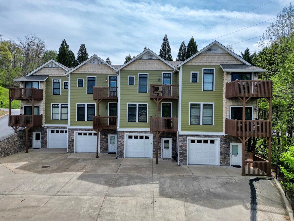 1401 Lakeside Road Hiawassee, GA 30546 - Photo 26 of 46 a front view of a residential houses with yard