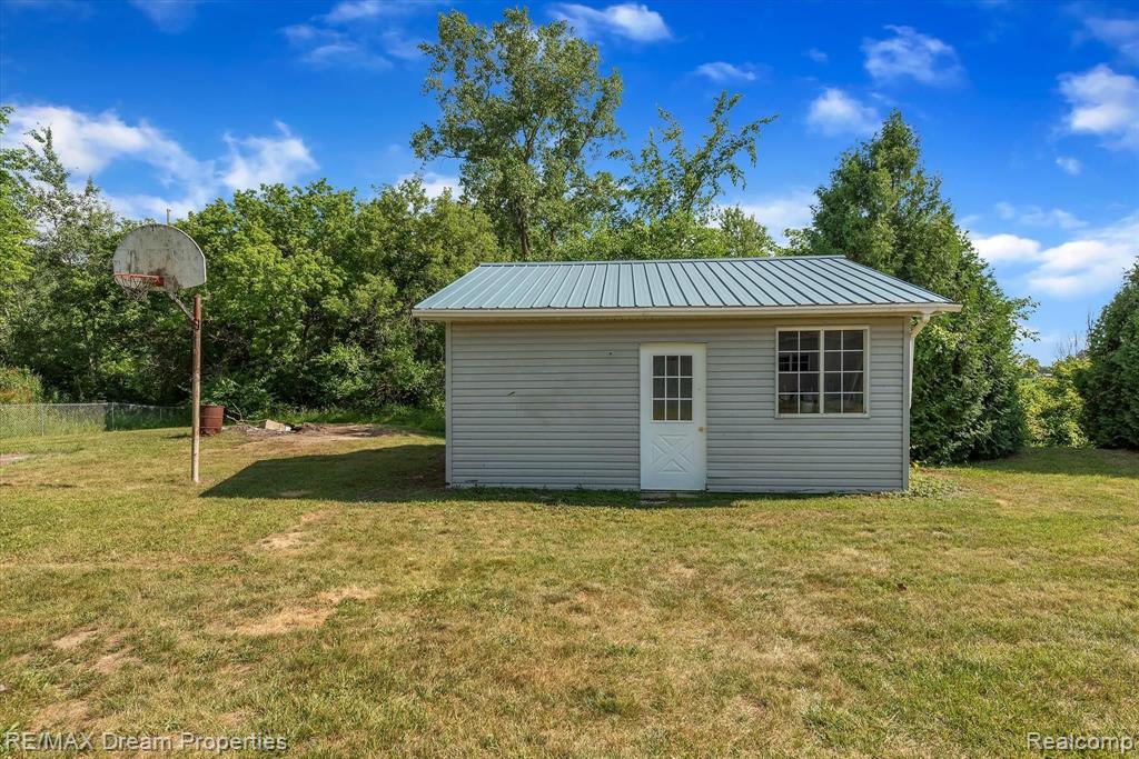 51365 Wear Road Belleville, MI 48111 - Photo 32 of 33