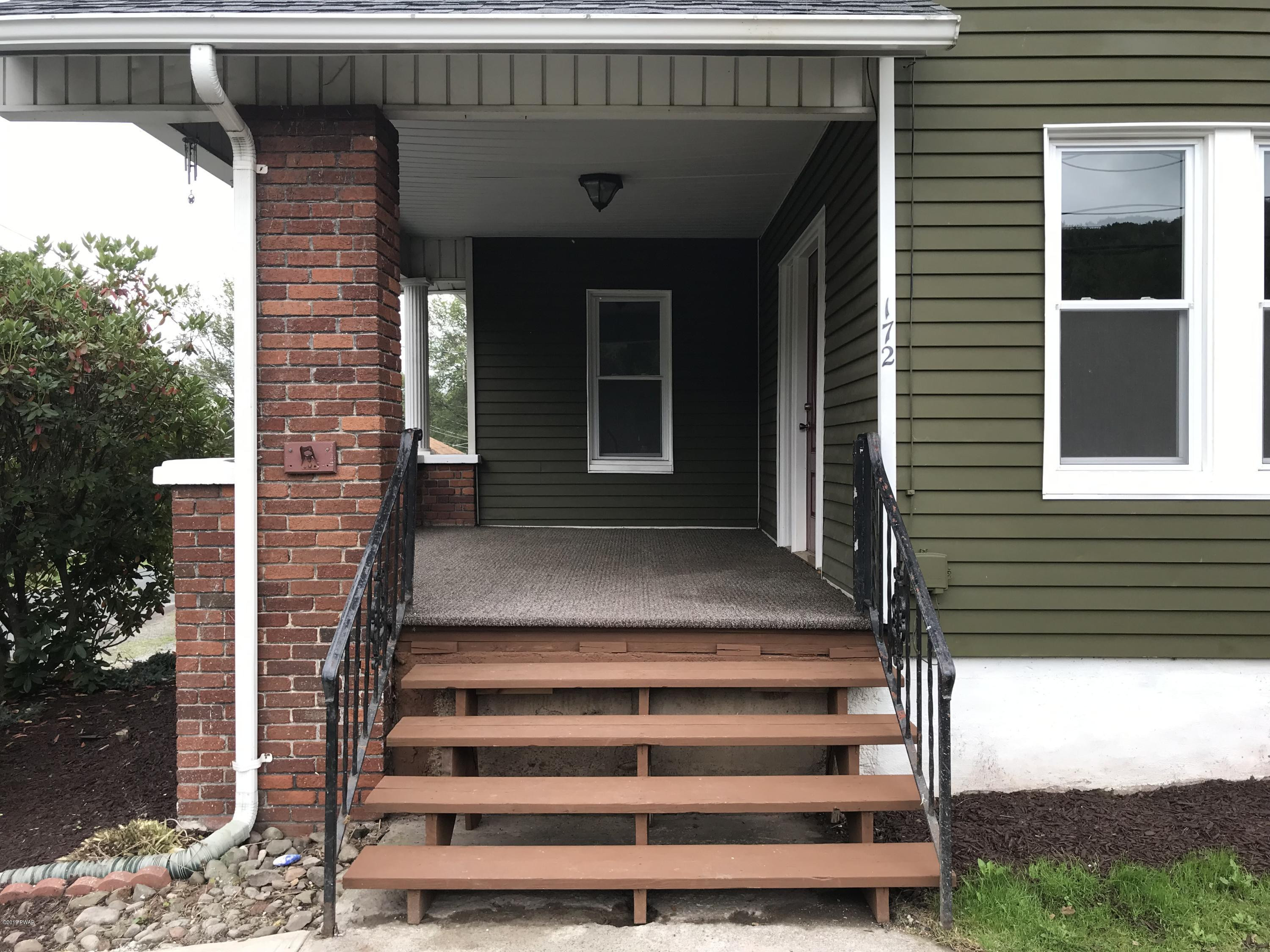 172 Carbondale Road Waymart, PA 18472 - Photo 17 of 27 FRONT PORCH