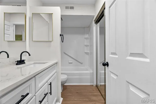 $155,000 | 6808 Cottage Grove Lane, Unit I, St. Louis, MO 63129