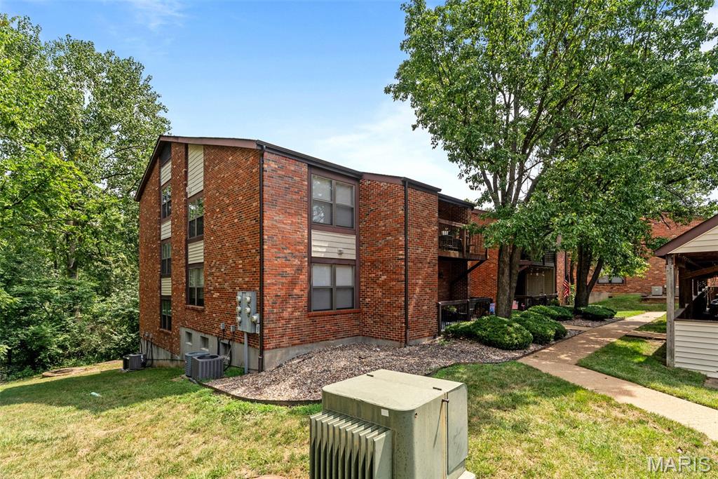 6808 Cottage Grove Lane, Unit I St. Louis, MO 63129 - Photo 2 of 33