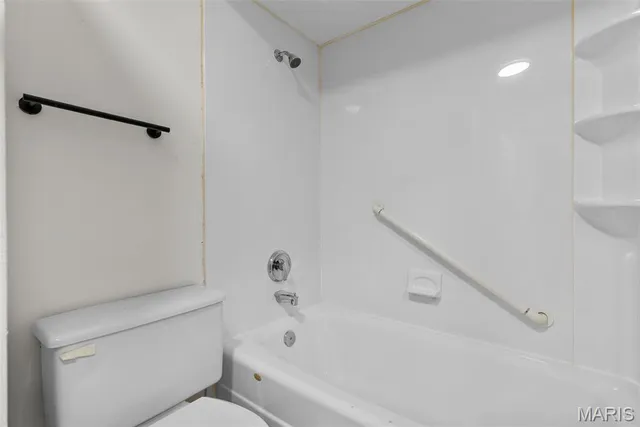 $155,000 | 6808 Cottage Grove Lane, Unit I, St. Louis, MO 63129