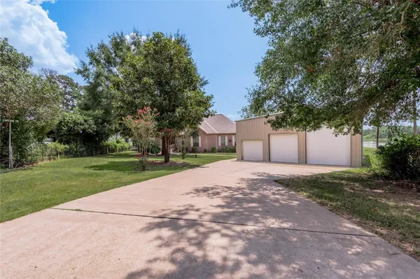 $395,900 | 206 Lake Front Drive, Trinity, TX 75862