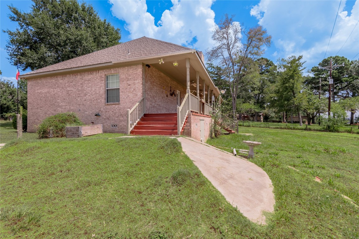 206 Lake Front Drive Trinity, TX 75862 - Photo 11 of 48 a backyard of a house with lots of green space