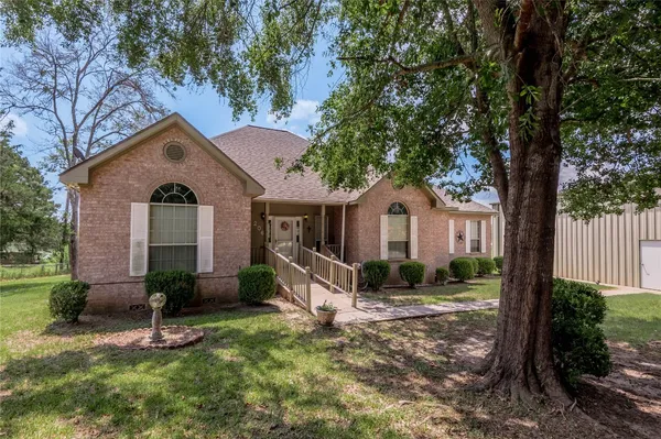 $395,900 | 206 Lake Front Drive, Trinity, TX 75862
