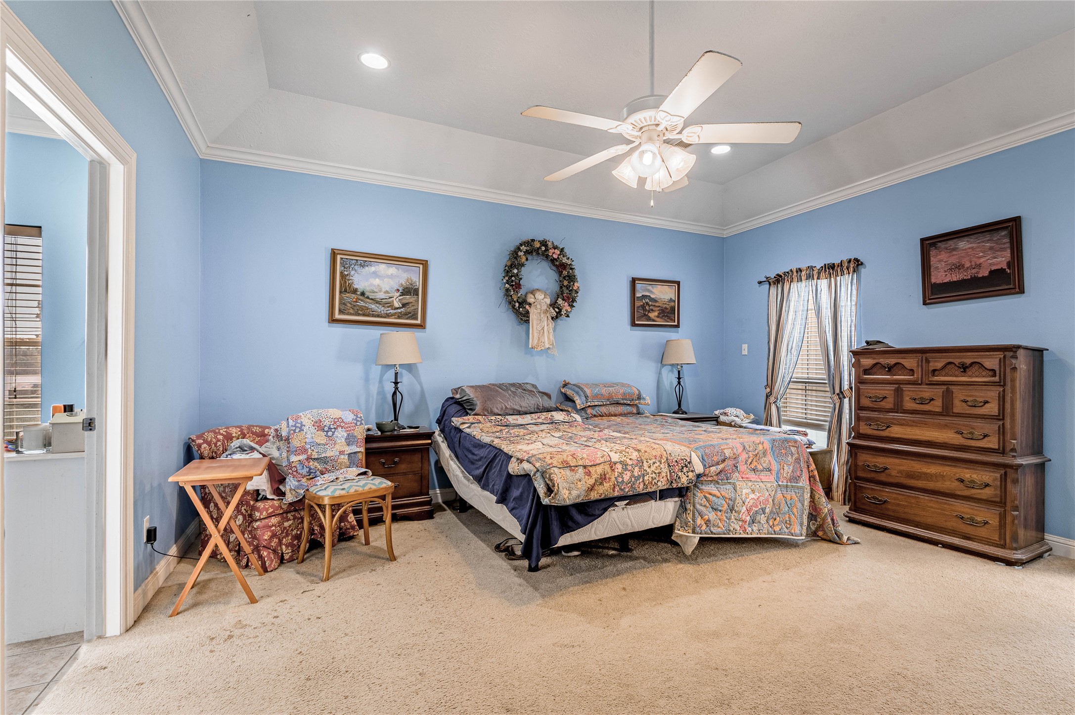 206 Lake Front Drive Trinity, TX 75862 - Photo 32 of 48 a spacious bedroom with a bed and a chandelier