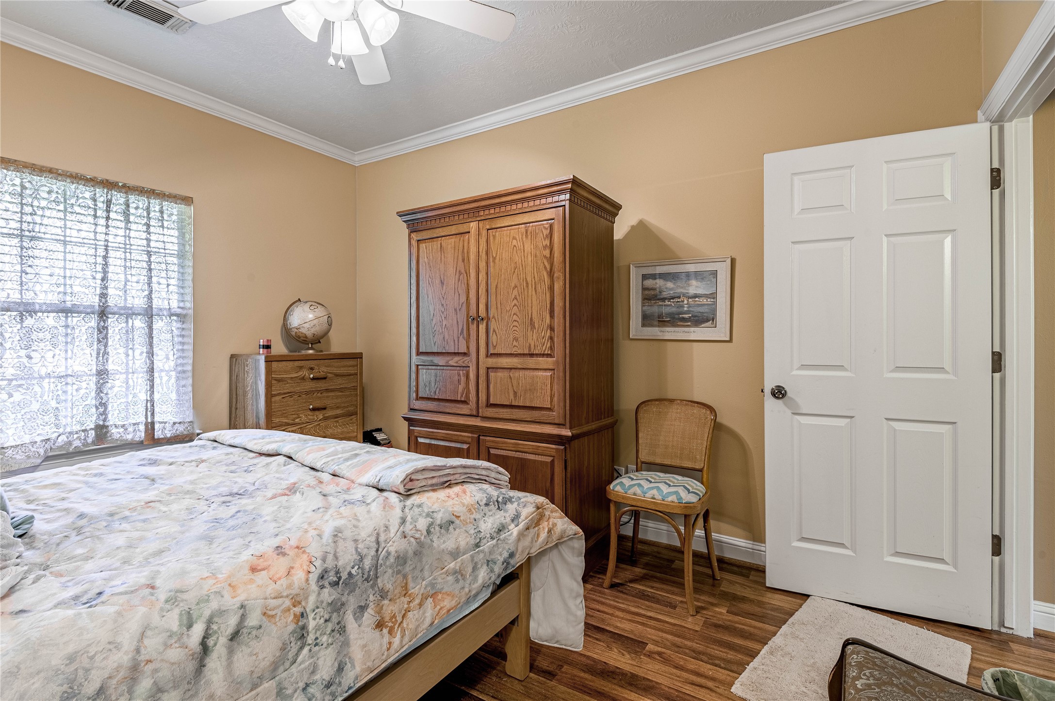 206 Lake Front Drive Trinity, TX 75862 - Photo 39 of 48 a bedroom with a bed and a chair