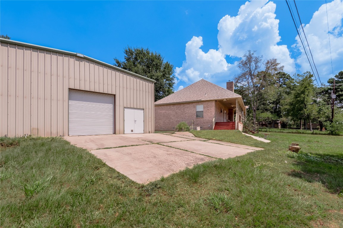 206 Lake Front Drive Trinity, TX 75862 - Photo 7 of 48 a front view of a house with garden