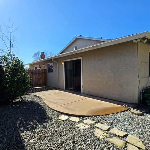 $2,500 | 2031 California Drive, Vacaville, CA 95687