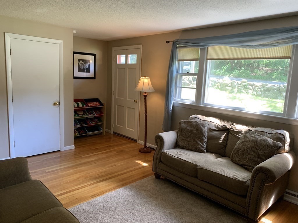 83 Robin Hill Road Chelmsford, MA 01824 - Photo 12 of 42 Gallery Image 12